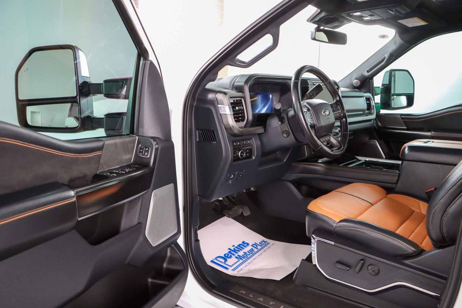 Used 2024 Ford F250 Platinum w/ FX4 Off-Road Package image 3