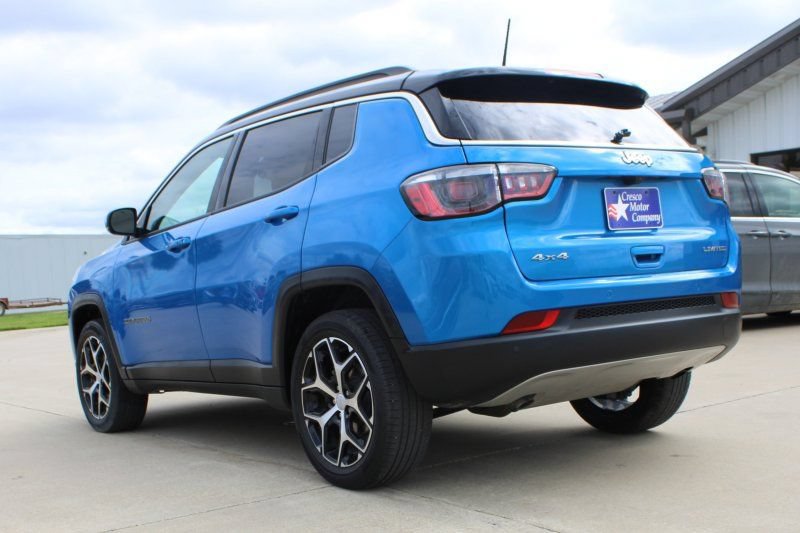 Used 2024 Jeep Compass Limited AWD/4WD image 7