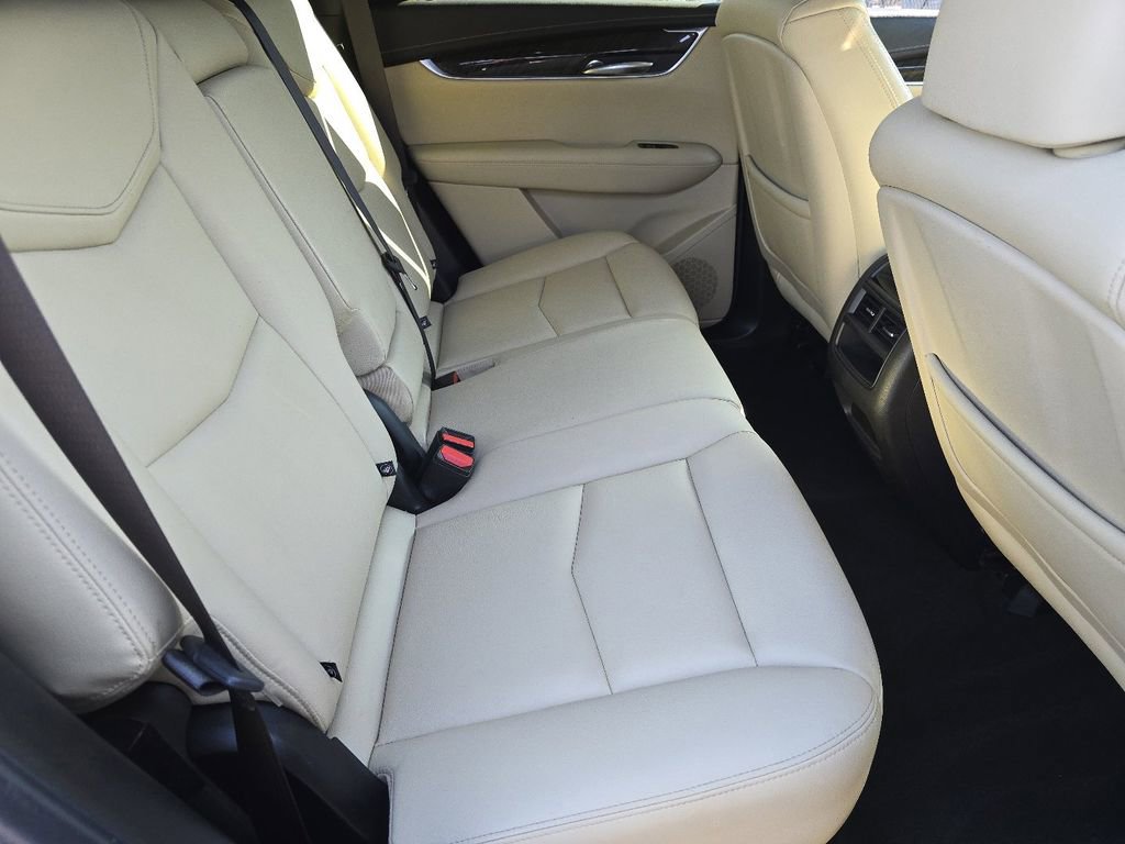 Used 2018 Cadillac XT5 AWD image 17