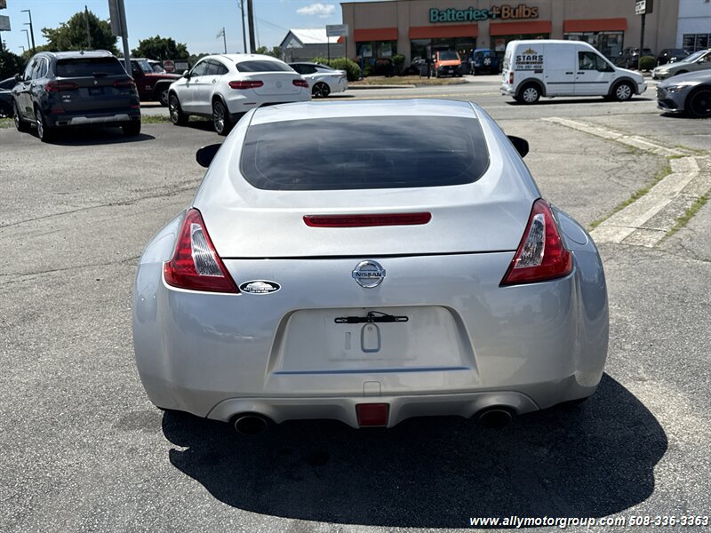 Used 2016 Nissan 370Z Coupe RWD image 6