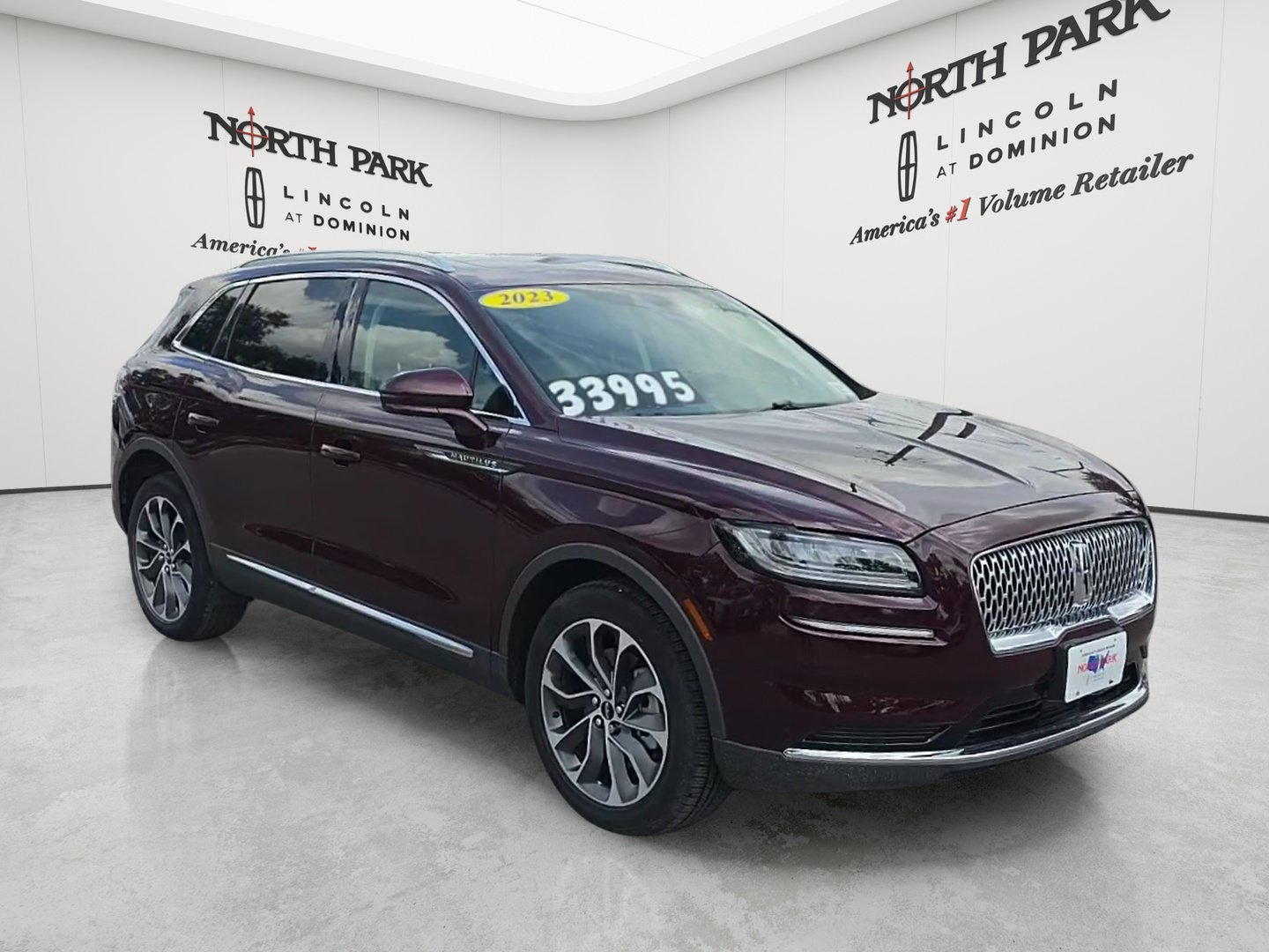 Used 2023 Lincoln Nautilus Reserve AWD/4WD image 7