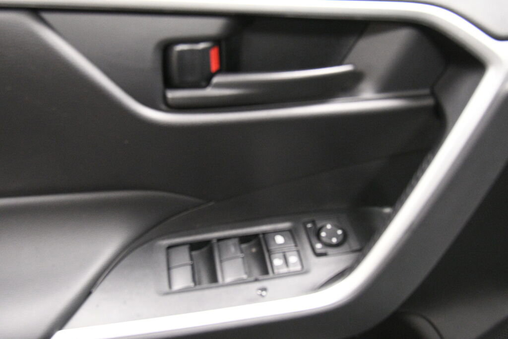 Used 2025 Toyota RAV4 LE image 11