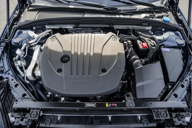 New 2026 Volvo V60 B5 Cross Country Plus w/ Protection Package Premier image 18