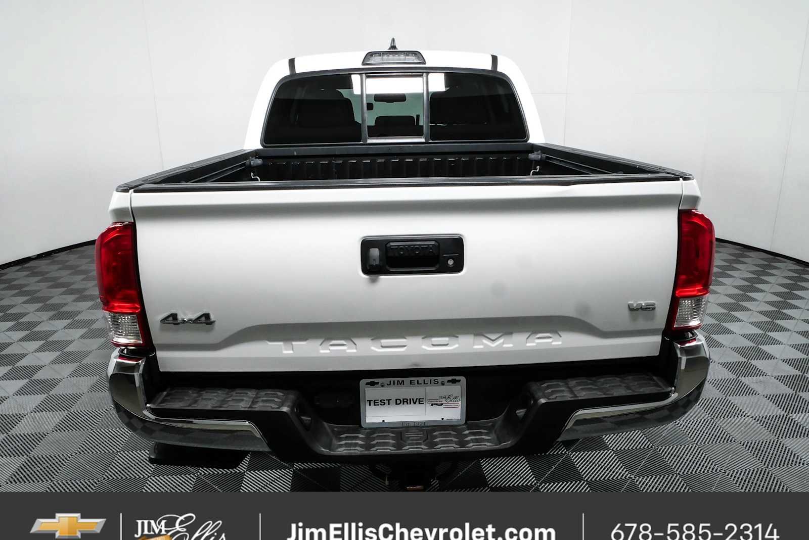 Used 2017 Toyota Tacoma SR5 w/ Tow Package AWD/4WD image 24