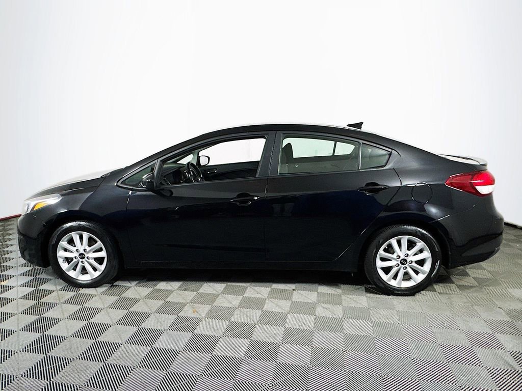 Used 2017 Kia Forte S image 4