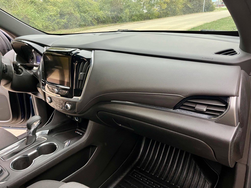Used 2023 Chevrolet Traverse LT image 16