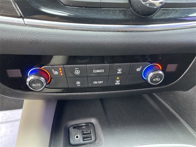 Used 2021 Buick Enclave Essence image 18