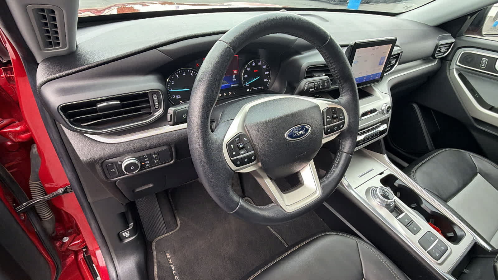 Used 2022 Ford Explorer XLT w/ Equipment Group 202A RWD image 10