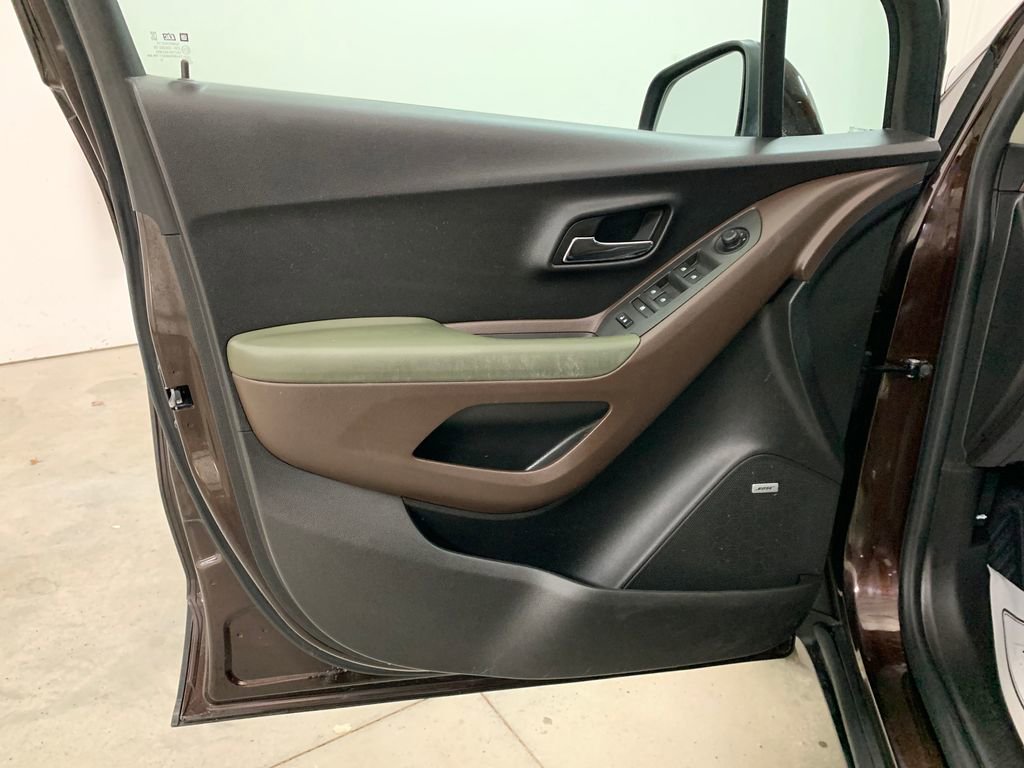 Used 2015 Chevrolet Trax LT w/ LT Sun and Sound Package image 16