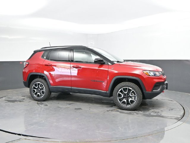 New 2026 Jeep Compass Trailhawk w/ Trailer Tow Group AWD/4WD image 3