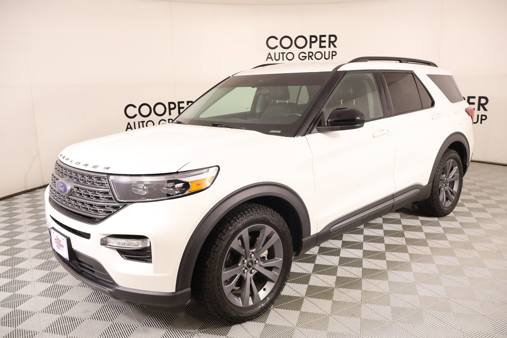 Used 2024 Ford Explorer XLT w/ Equipment Group 202A image 11