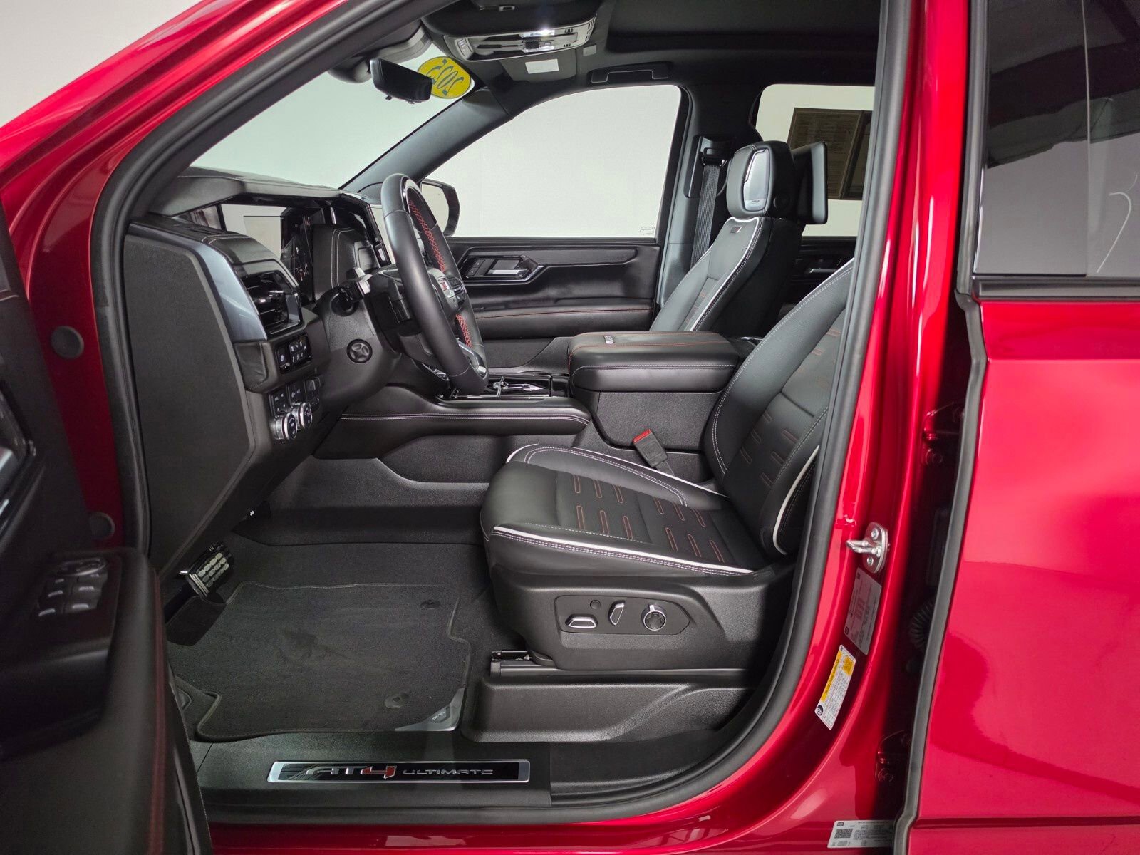 Used 2025 GMC Yukon AT4 Ultimate image 14