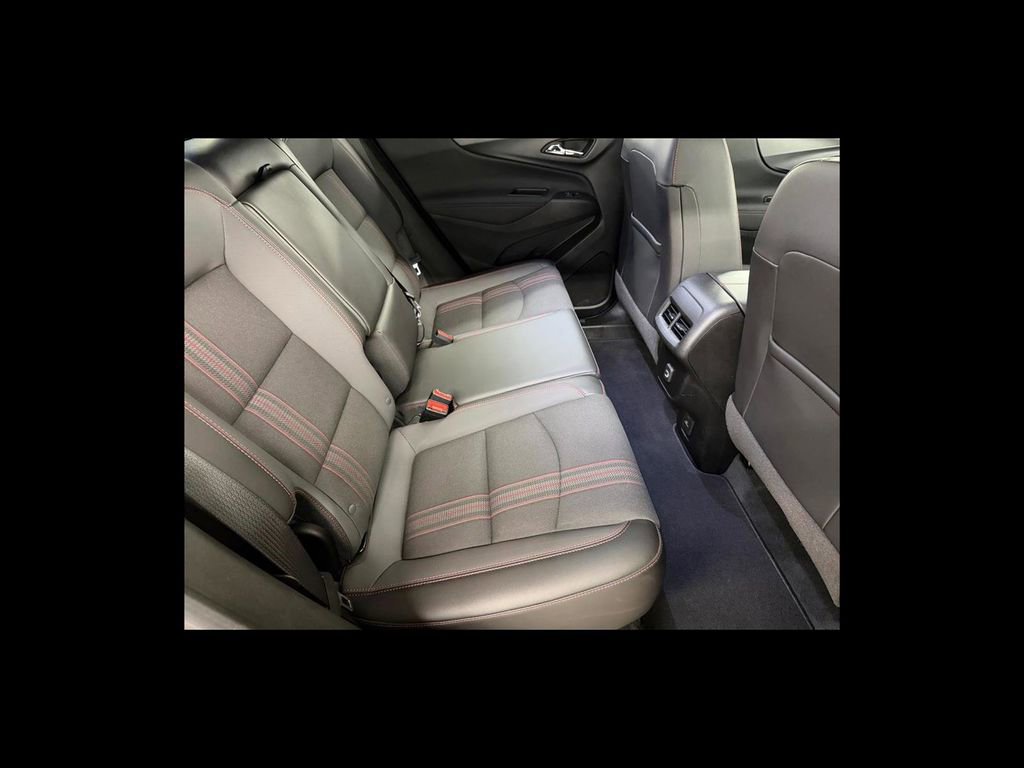 Used 2022 Chevrolet Equinox RS w/ Infotainment Package image 19