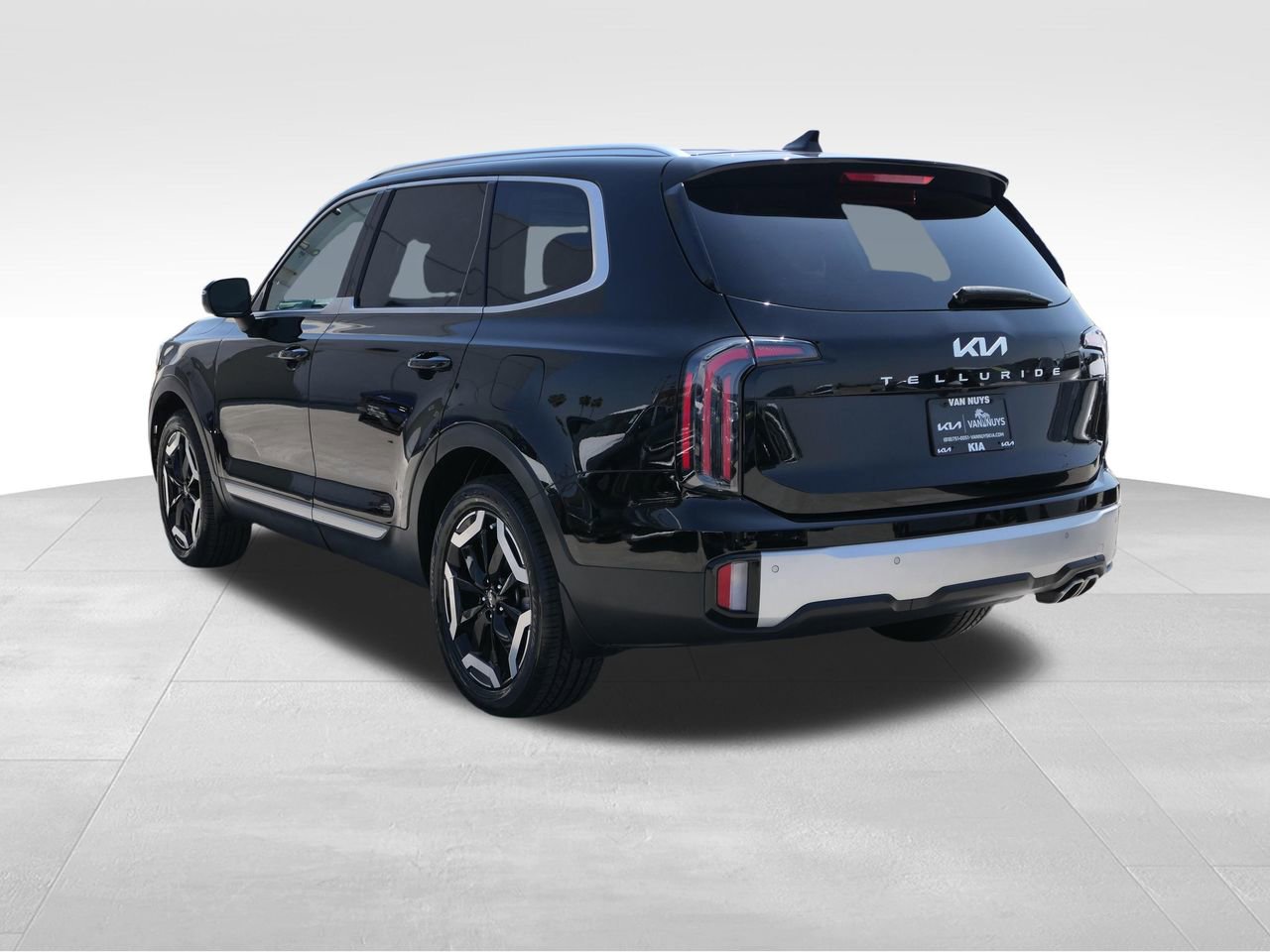 Used 2024 Kia Telluride EX w/ EX Captain's Chair Package FWD image 6