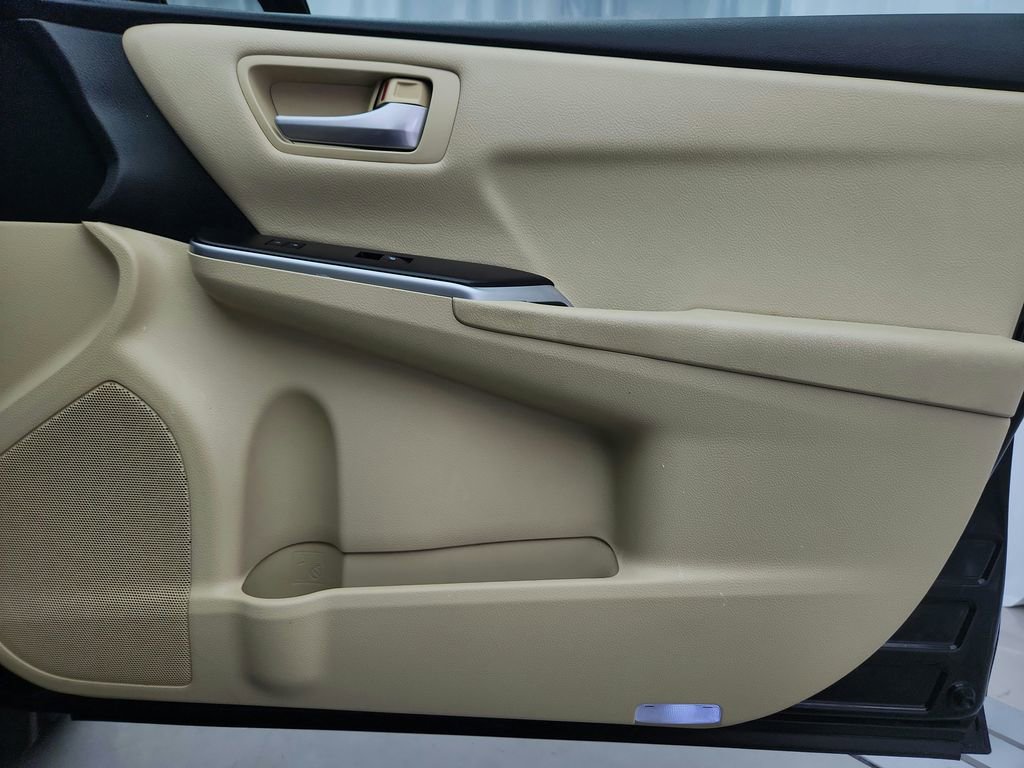 Used 2017 Toyota Camry LE image 31