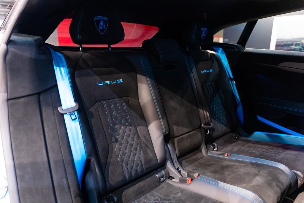 Used 2024 Lamborghini Urus Performante AWD/4WD image 36