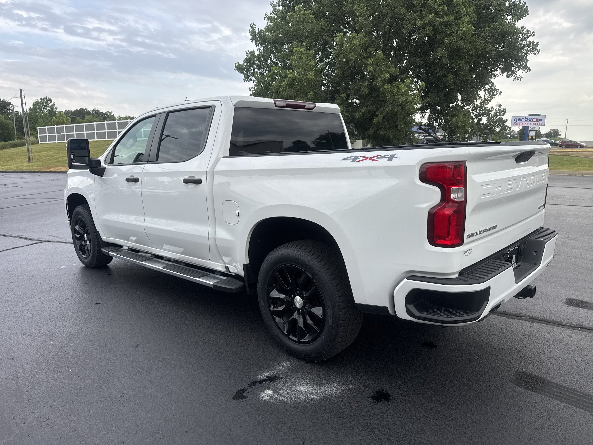 Used 2021 Chevrolet Silverado 1500 Custom w/ Custom Max Trailering Package AWD/4WD image 8