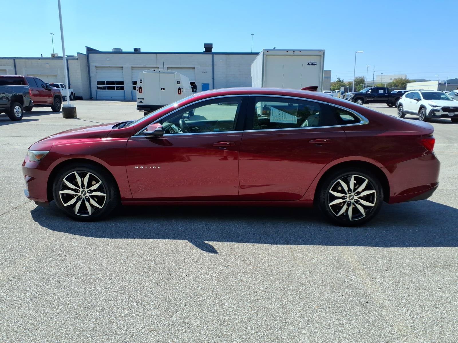 Used 2018 Chevrolet Malibu LT w/ Driver Confidence Package FWD image 4