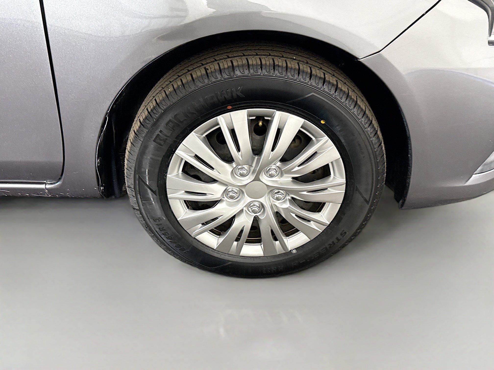Used 2019 Nissan Versa SV FWD image 31