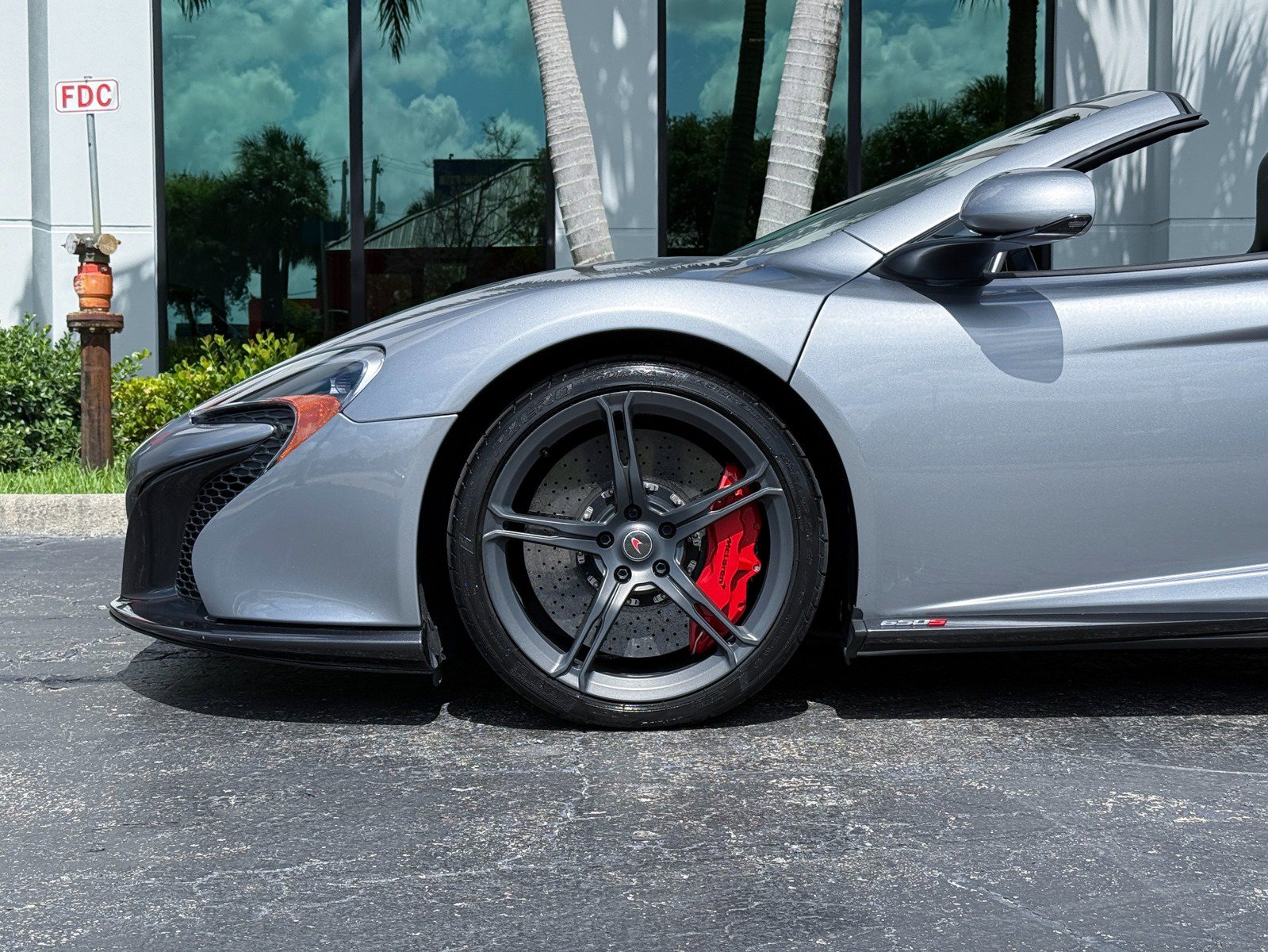 Used 2015 McLaren 650S Spider RWD image 11