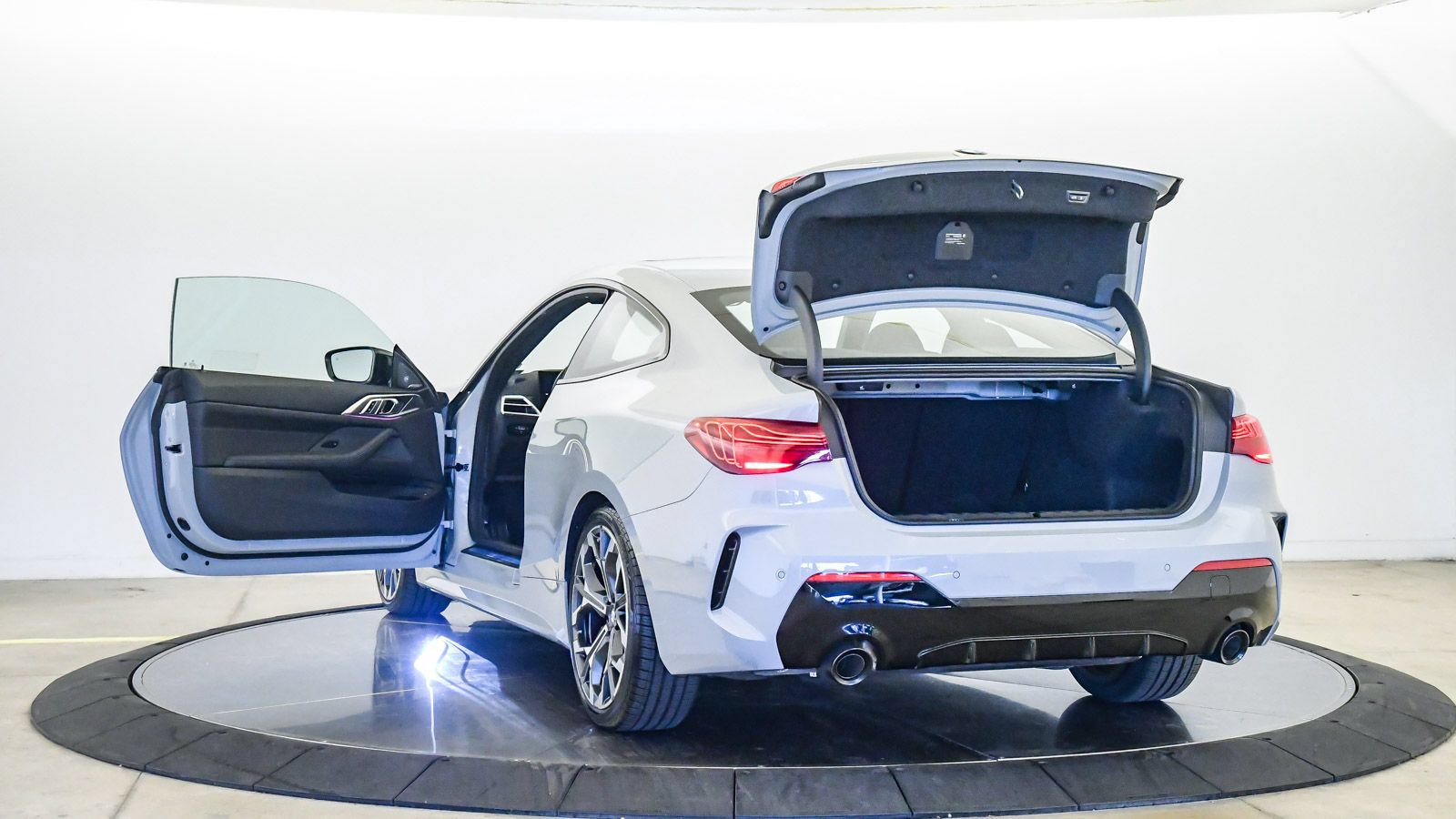 Used 2026 BMW 430i Coupe w/ M Sport Package RWD image 27