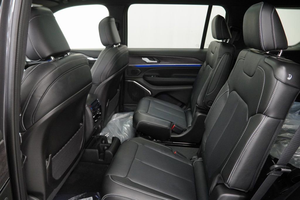 New 2025 Jeep Grand Cherokee L Overland w/ Trailer Tow Package image 17