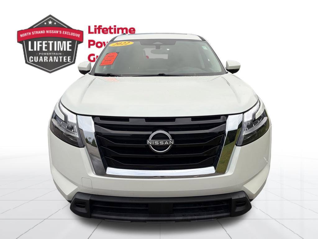 Used 2022 Nissan Pathfinder SV w/ SV Premium Package FWD image 11