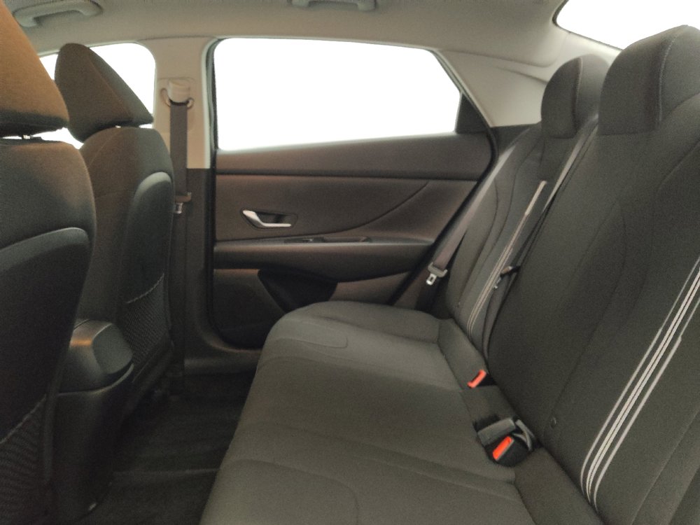 Used 2022 Hyundai Elantra SEL image 18