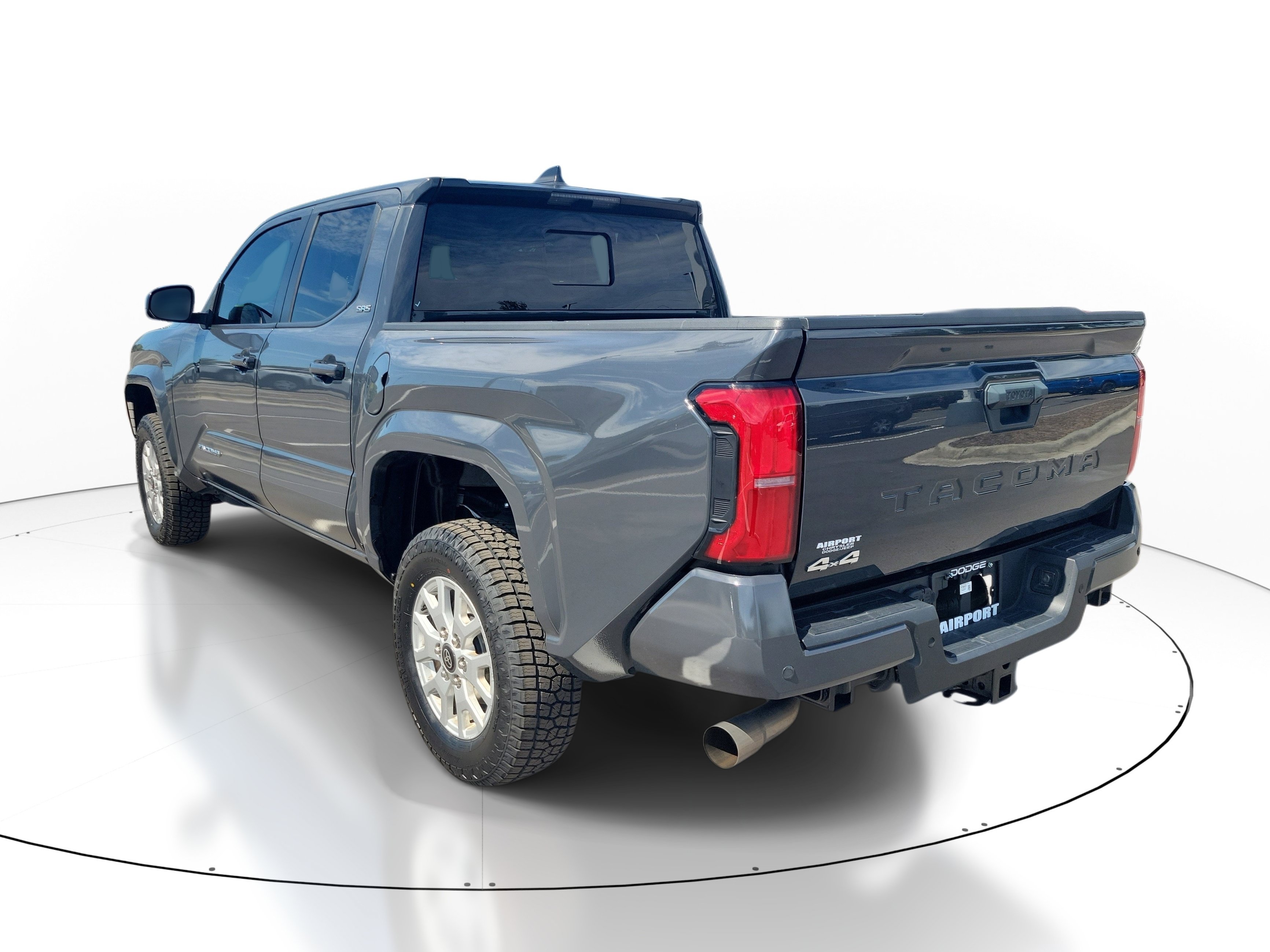 Used 2024 Toyota Tacoma SR5 AWD/4WD image 4