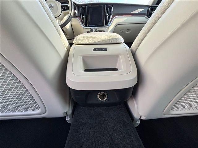 Used 2020 Volvo S60 T6 Momentum w/ Protection Package image 15