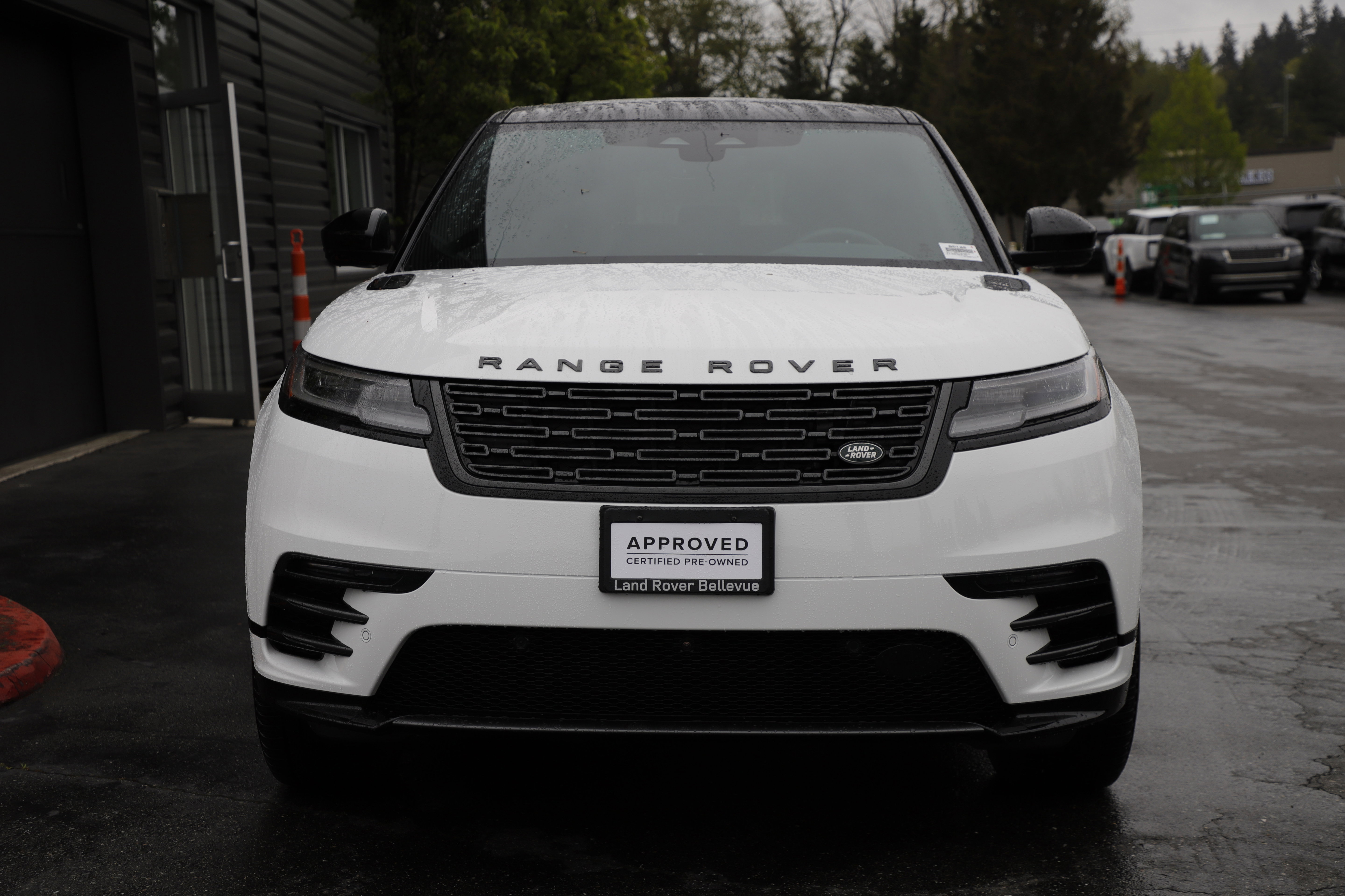 Certified 2026 Land Rover Range Rover Velar Dynamic SE AWD/4WD image 4