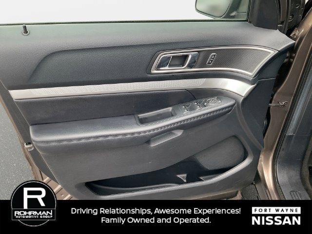 Used 2016 Ford Explorer XLT w/ Equipment Group 201A AWD/4WD image 27