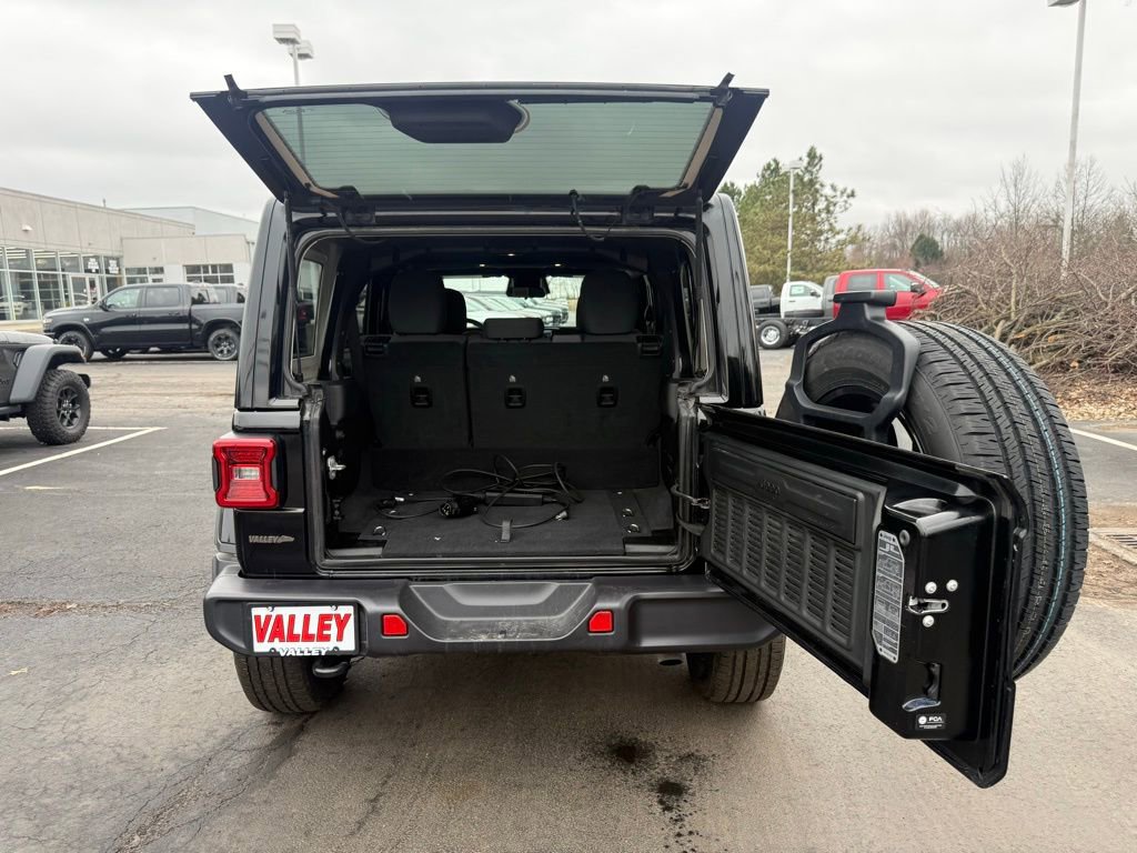 Used 2025 Jeep Wrangler Unlimited Sahara image 38