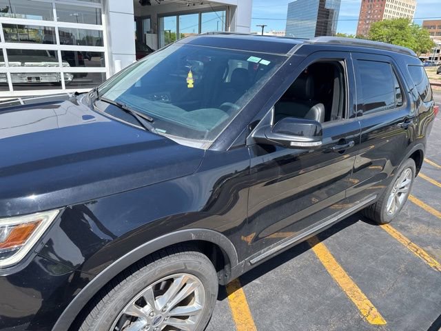 Used 2018 Ford Explorer XLT w/ Equipment Group 202A AWD/4WD image 1