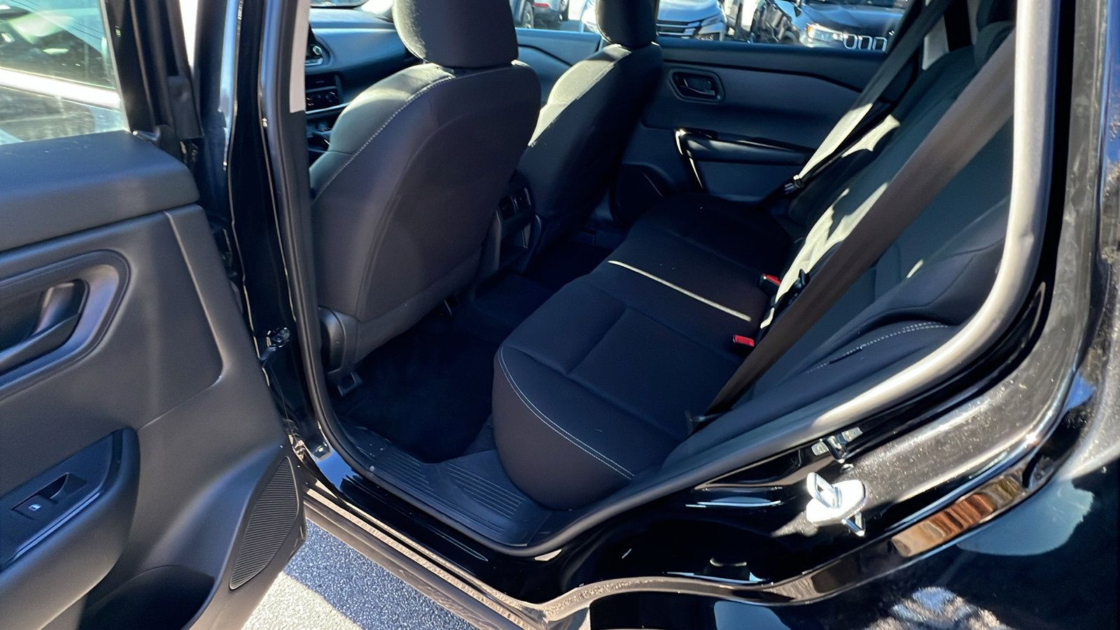 Used 2024 Nissan Rogue S image 23