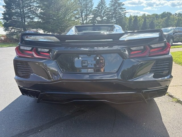 Used 2024 Chevrolet Corvette Stingray Premium Conv w/ Z51 Performance Package RWD image 7