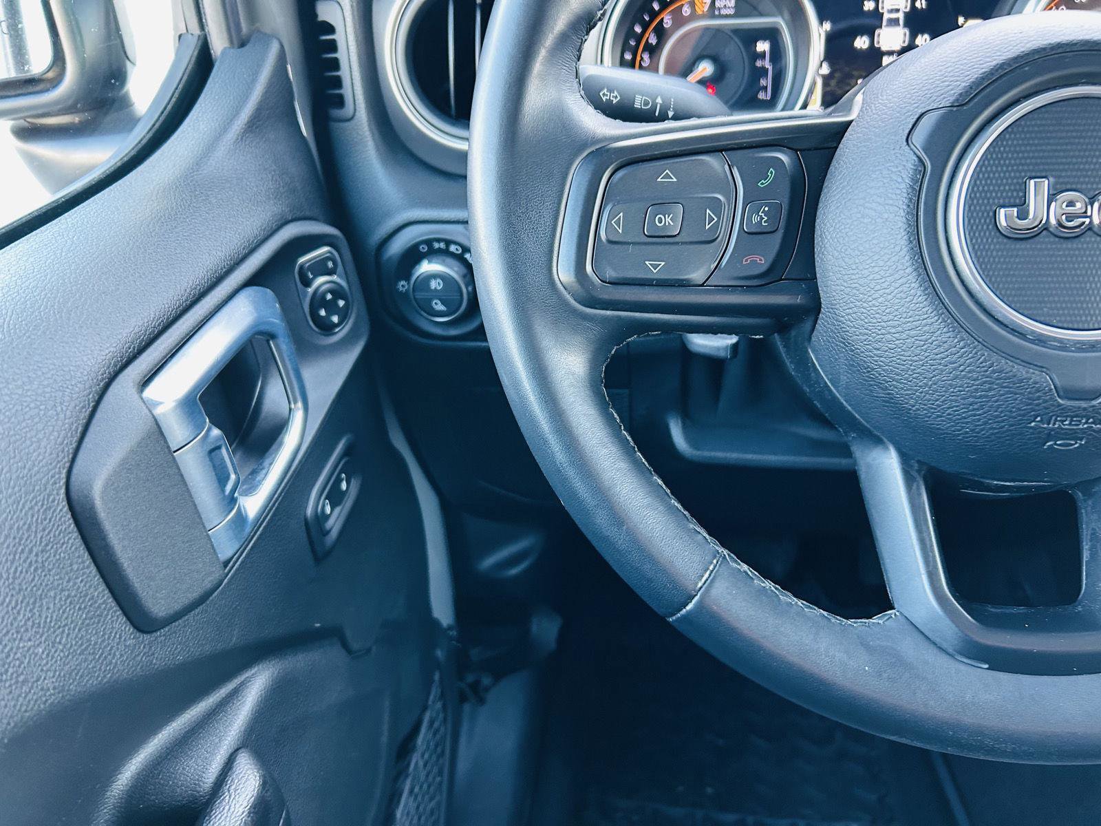 Used 2021 Jeep Gladiator Sport image 13