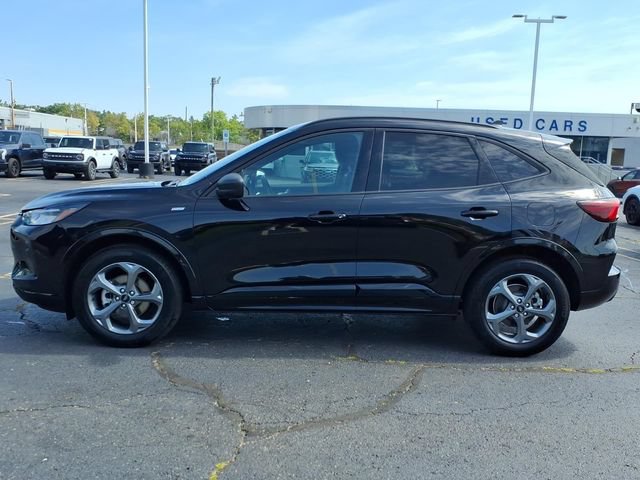 Used 2023 Ford Escape ST-Line w/ Tech Pack #1 AWD/4WD image 4