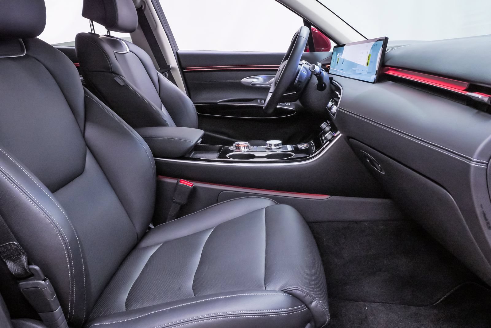Certified 2026 Genesis GV70 2.5T AWD/4WD image 13