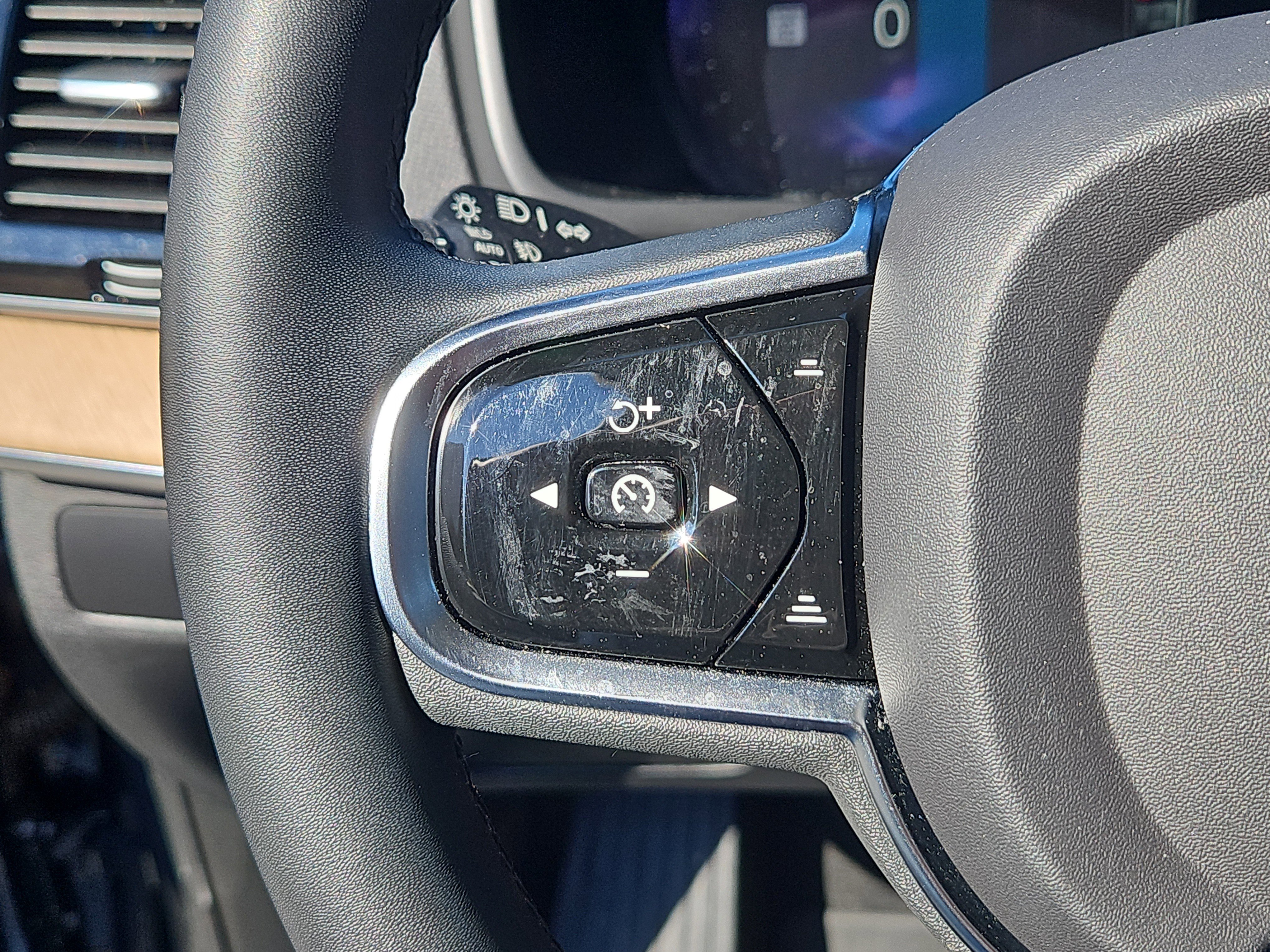 Used 2023 Volvo XC90 B6 Plus w/ Protection Package Premier image 19