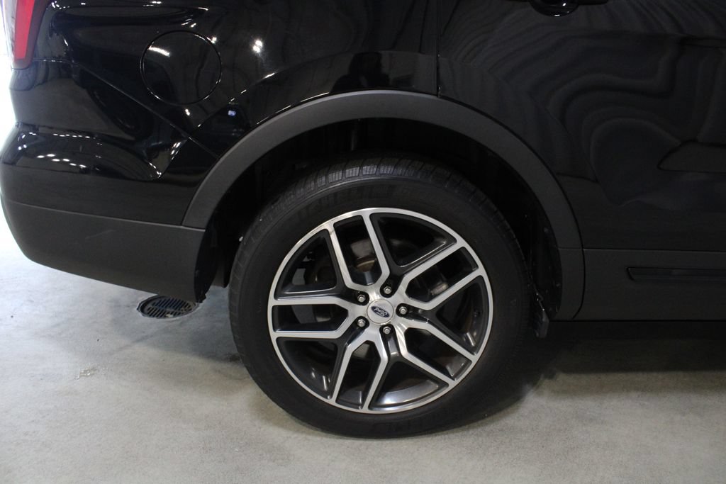 Used 2017 Ford Explorer Sport w/ Equipment Group 401A AWD/4WD image 30
