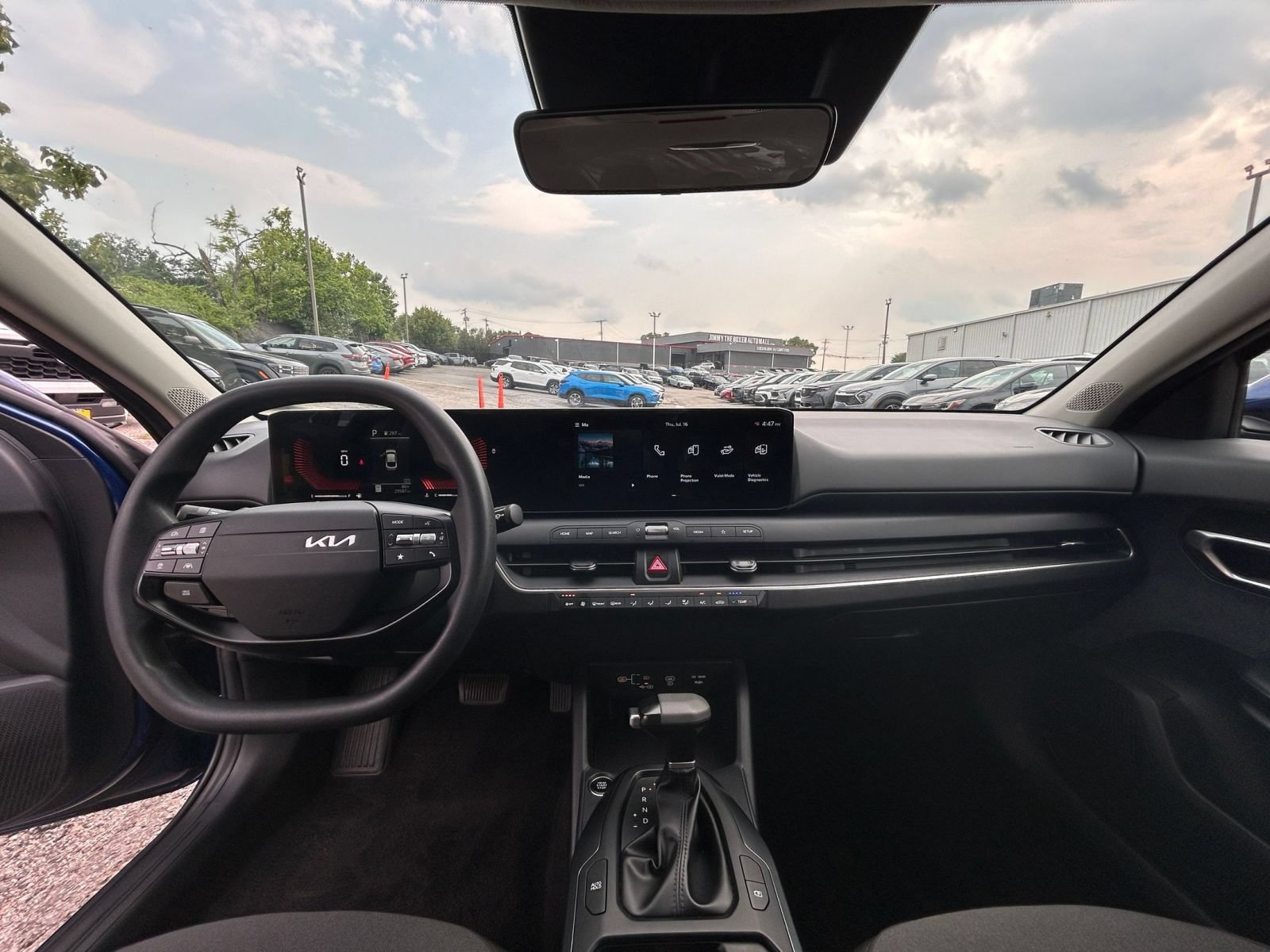 Used 2025 Kia K4 FWD image 28