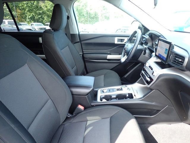 Used 2023 Ford Explorer XLT AWD/4WD image 11