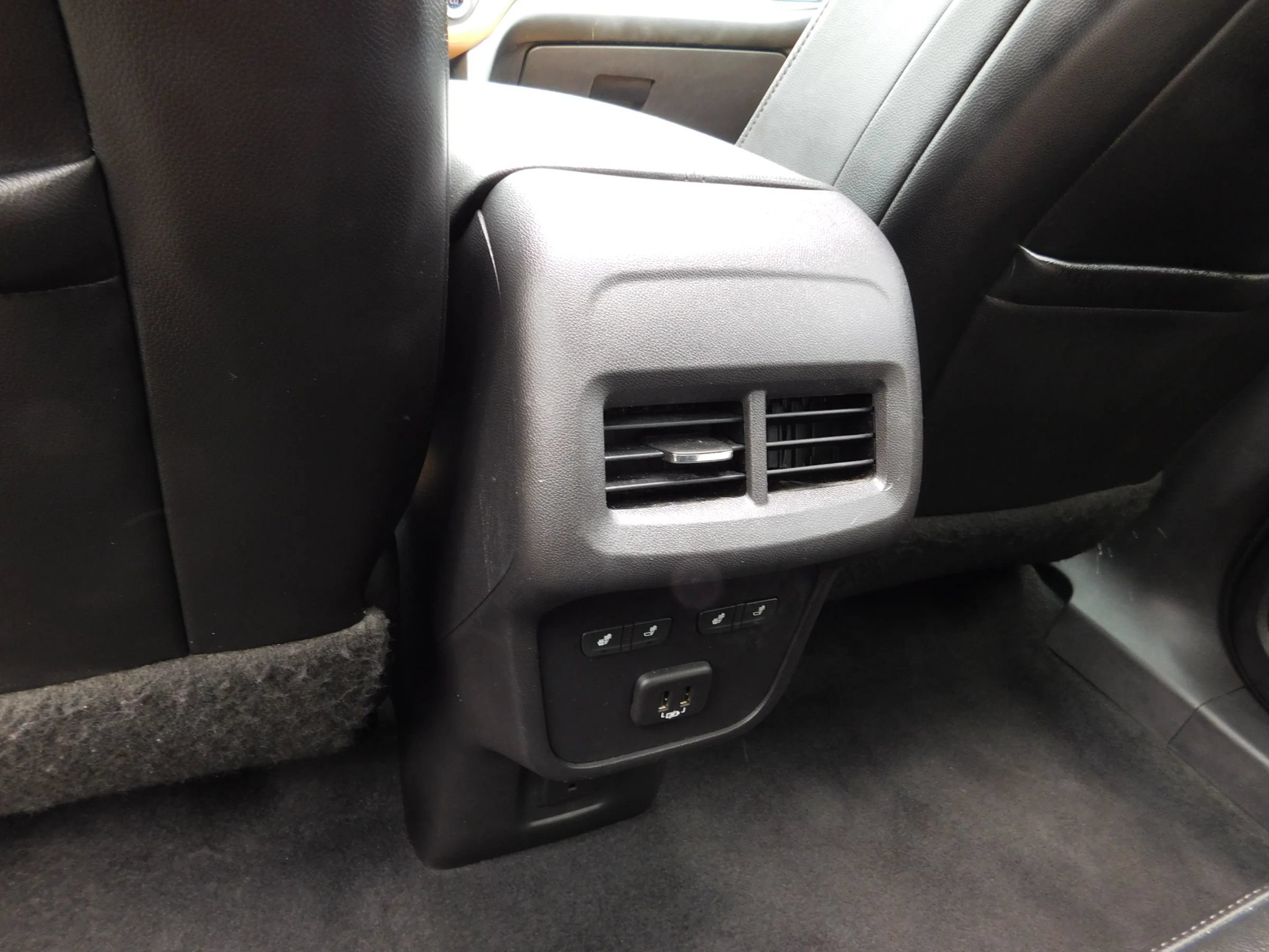 Used 2020 Chevrolet Equinox Premier FWD image 17