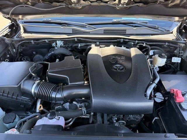 Used 2022 Toyota Tacoma Limited image 23
