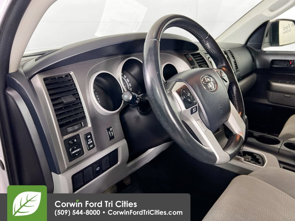 Used 2017 Toyota Sequoia SR5 AWD/4WD video 3