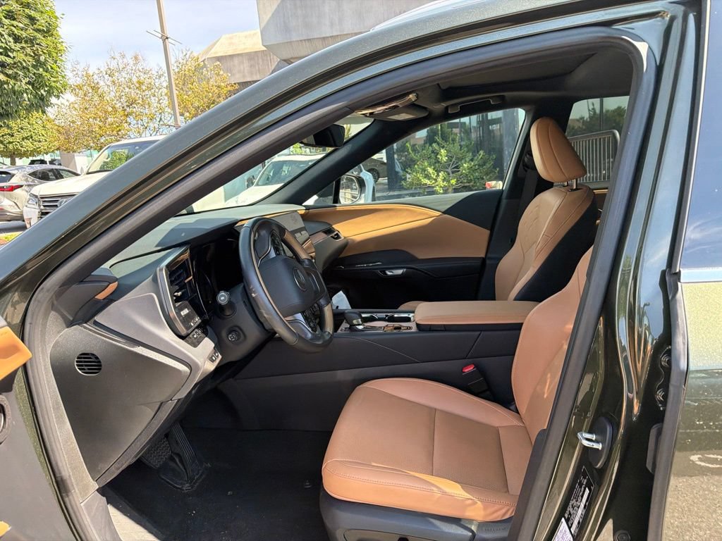 Used 2023 Lexus RX 350 Premium w/ Accessory Package AWD/4WD image 20
