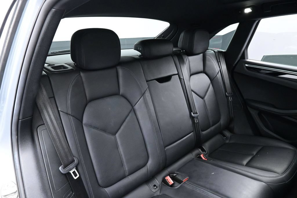 Certified 2020 Porsche Macan AWD/4WD image 26