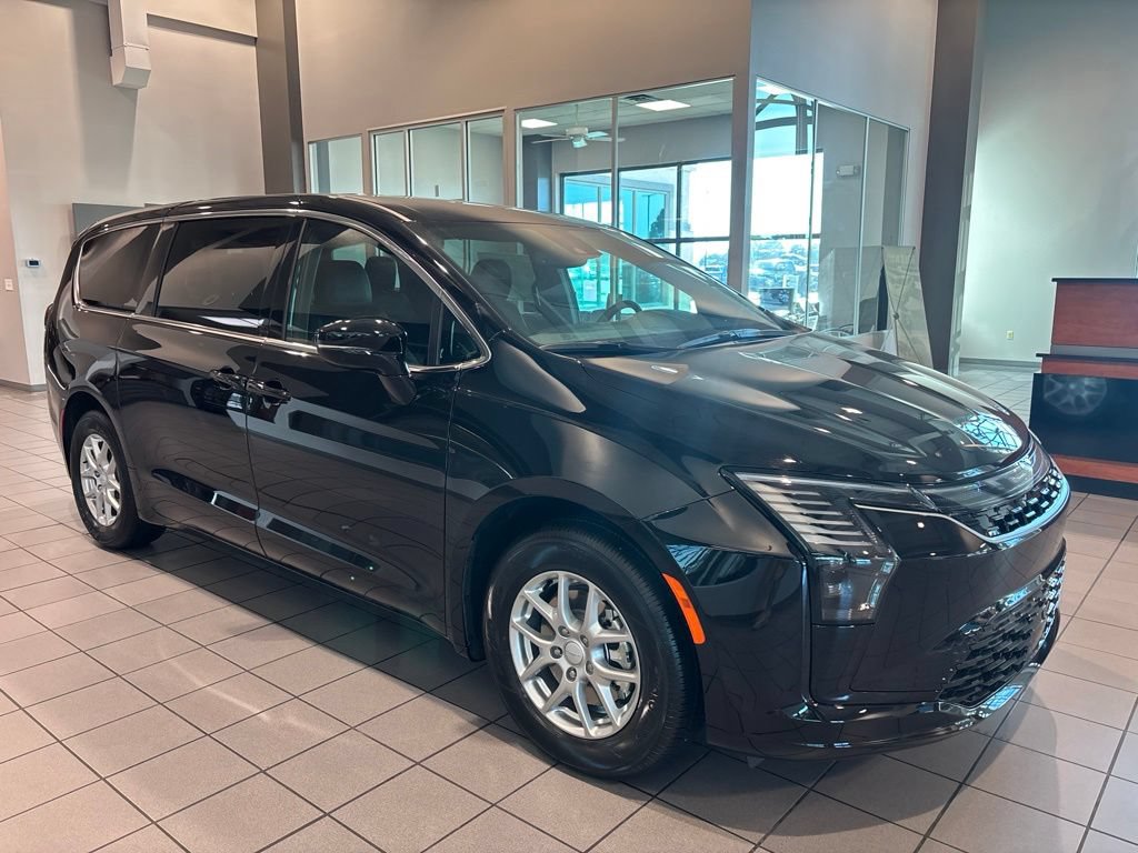 New 2027 Chrysler Pacifica Select FWD image 3