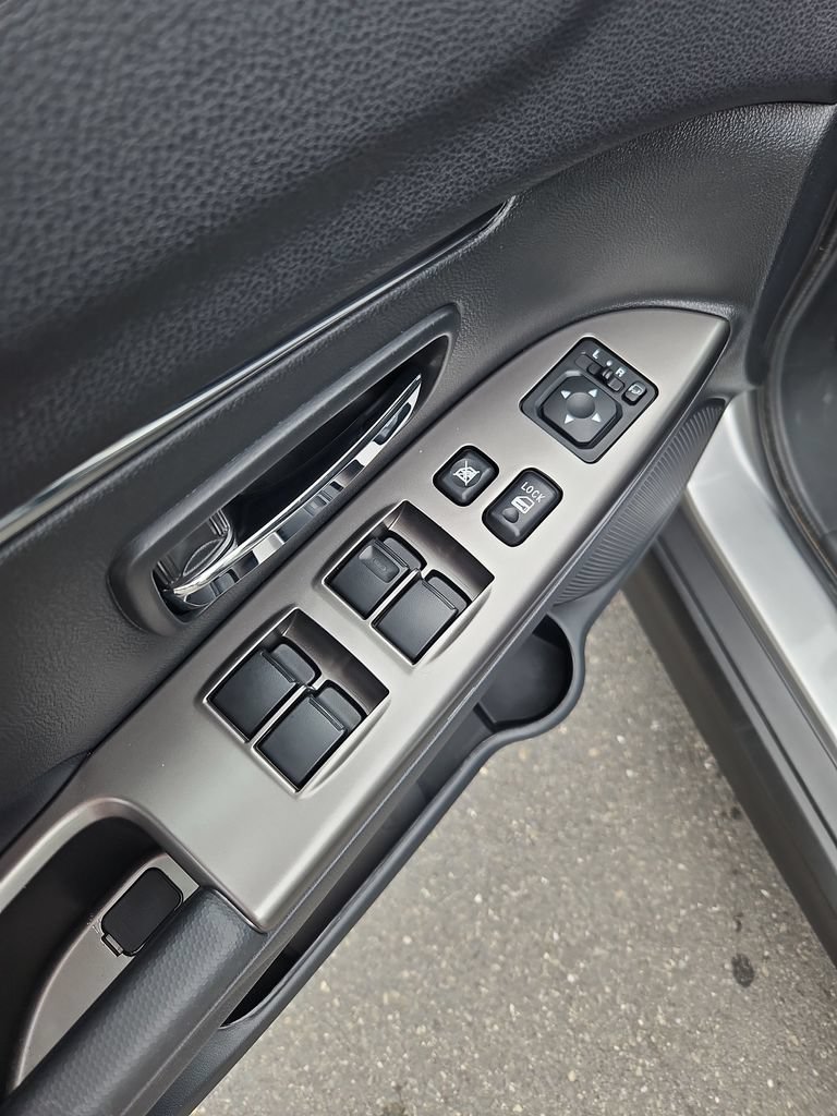Used 2026 Mitsubishi Outlander Sport SE AWD/4WD image 25